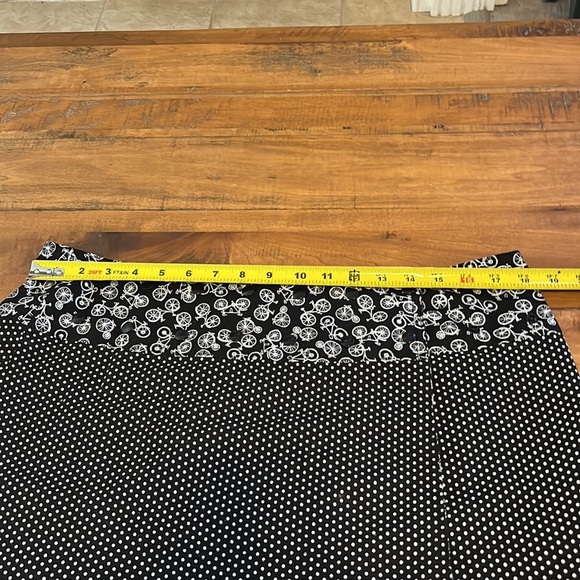 Sweet Spot Skirt, reversible/adjustable skirt, bike pattern. - Picture 6 of 6